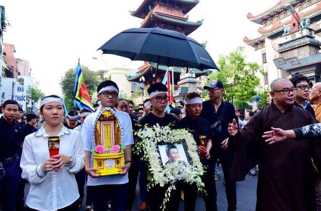 mơ thấy đ&aacute;m ma