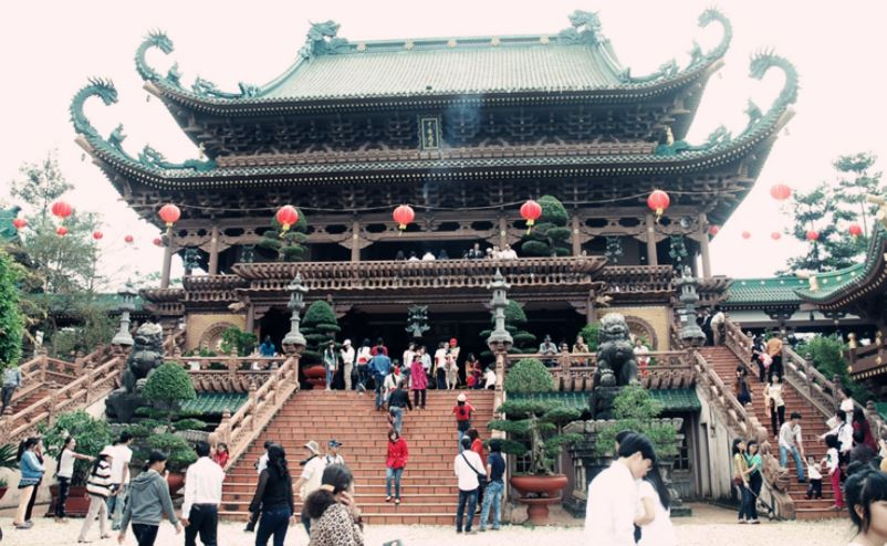 mơ thấy đi ch&ugrave;a