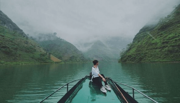 mơ thấy s&ocirc;ng n&uacute;i