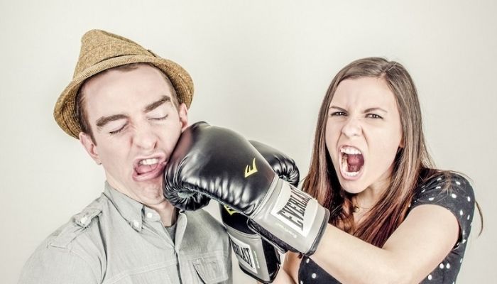 mơ thấy đ&aacute;nh nhau chết người
